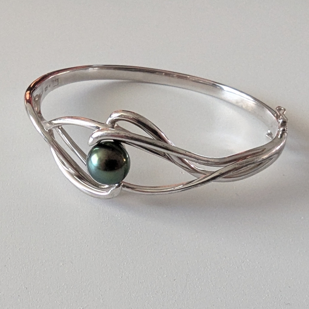 Na Hoku Tahitian Pearl Hinged Bangle Bracelet